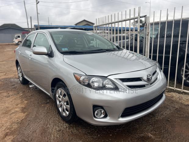 Toyota Corolla LE 4dr Sedan (1.8L 4cyl 4A) 2013 Silver