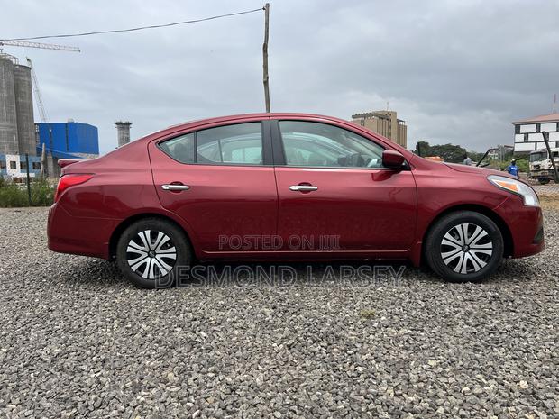 Nissan Versa 1.6 SV 2017 Red
