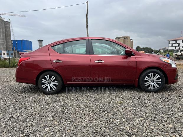 Nissan Versa 1.6 SV 2017 Red
