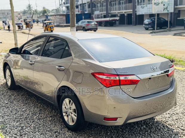 Toyota Corolla 2017 Gray