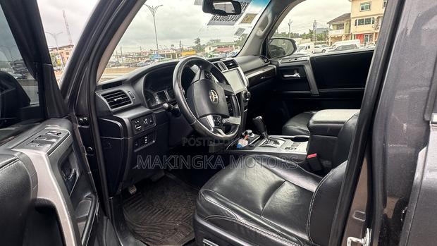 Toyota 4-Runner Limited 4dr 4x4 (4.0L 6cyl 5A) 2016 Silver