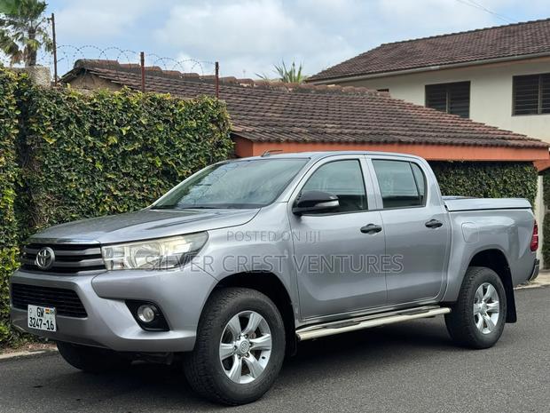 Toyota Hilux 2016 Gray
