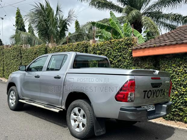 Toyota Hilux 2016 Gray