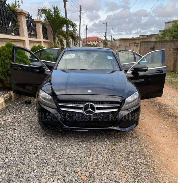 Mercedes-Benz C300 2016 Black