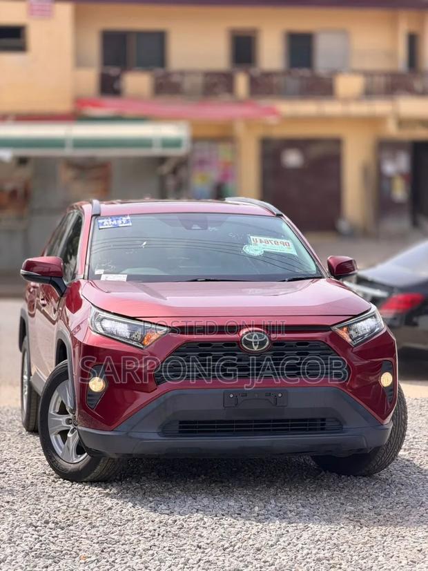 Toyota RAV4 2021 Red