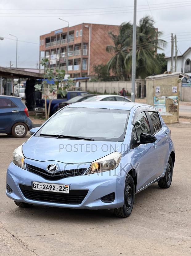 Toyota Vitz 1.3 AWD 3dr 2012 Blue