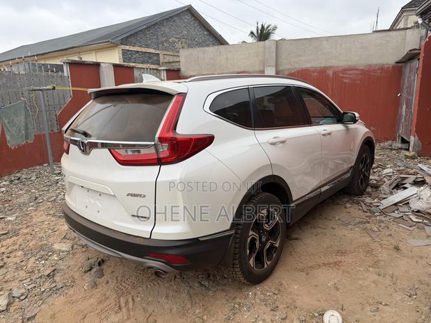 Honda CR-V Touring AWD 2018 White