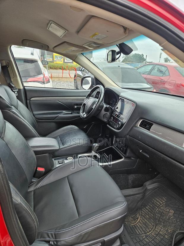 Mitsubishi Outlander 2.4 PHEV AWD 2019 Red