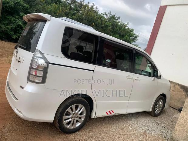 Toyota Voxy 2013 White