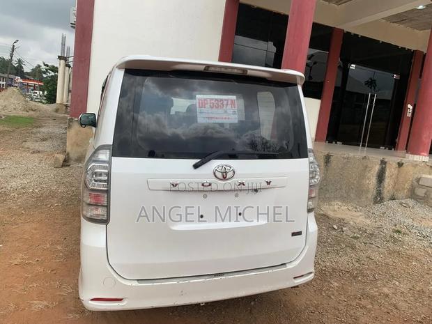 Toyota Voxy 2013 White