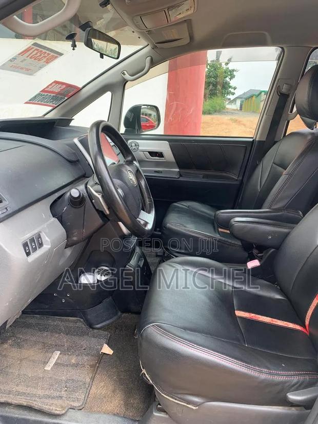 Toyota Voxy 2013 White