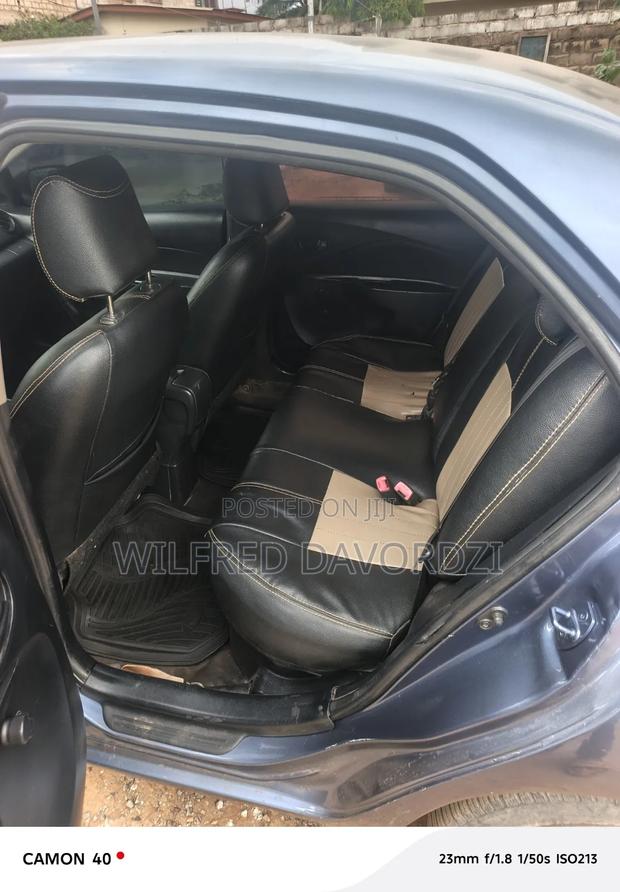 Toyota Yaris Base Sedan 4dr 2010 Blue