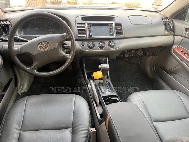 Toyota Camry 2006 Gray