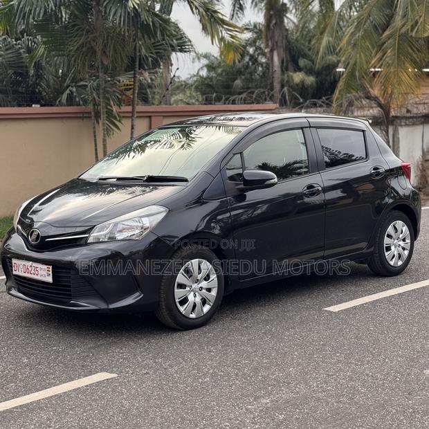 Toyota Vitz 1.3 AWD 5dr 2015 Black