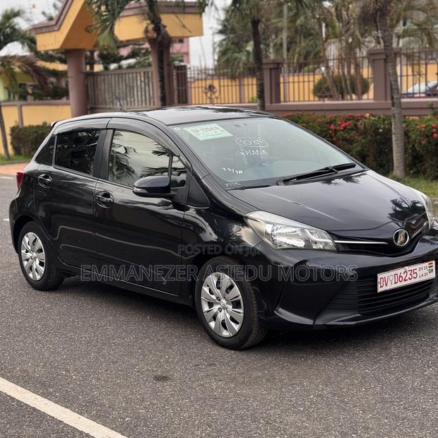 Toyota Vitz 1.3 AWD 5dr 2015 Black