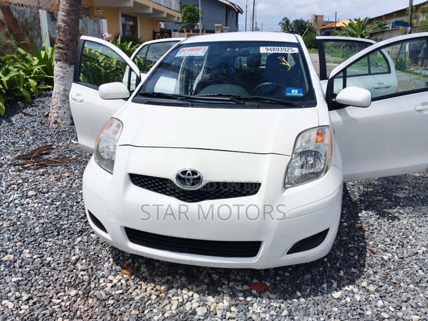 Toyota Yaris Base Hatchback 3dr 2011 White