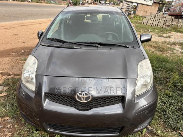 Toyota Yaris 2010 Gray