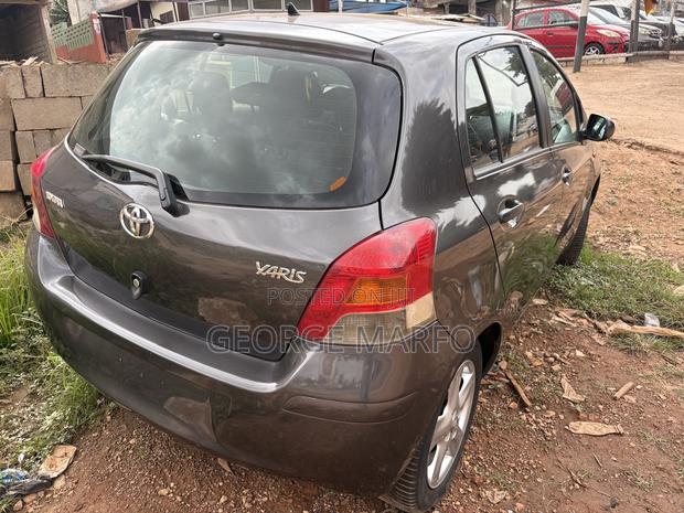 Toyota Yaris 2010 Gray