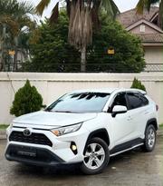 Toyota RAV4 XLE 2021 White for sale