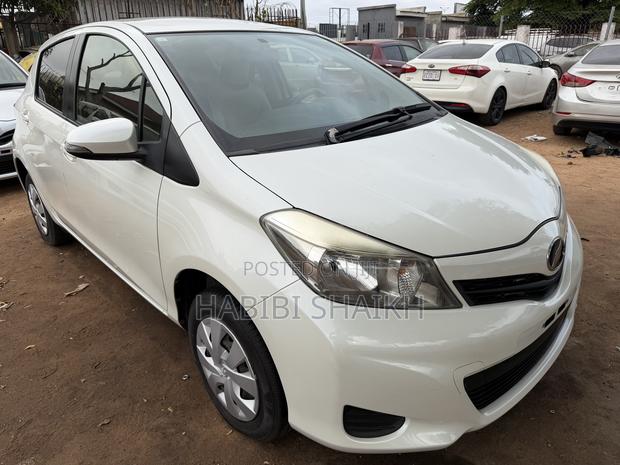 Toyota Vitz 1.3 AWD 5dr 2012 Pearl