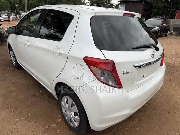 Toyota Vitz 1.3 AWD 5dr 2012 Pearl