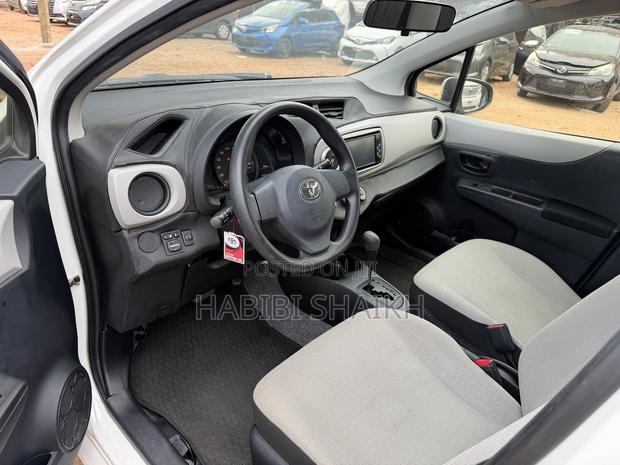 Toyota Vitz 1.3 AWD 5dr 2012 Pearl