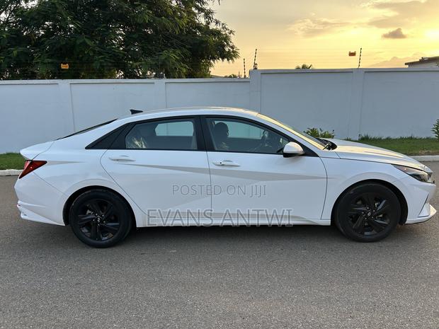 Hyundai Elantra Limited 2022 White