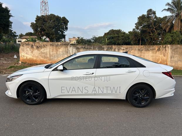 Hyundai Elantra Limited 2022 White