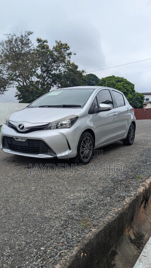 Toyota Vitz 2014 Silver