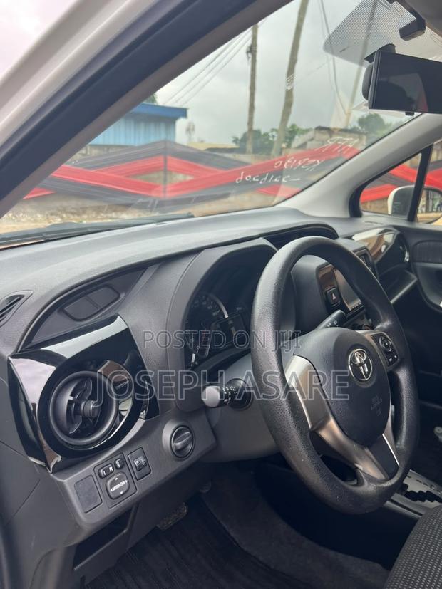 Toyota Vitz 2015 White