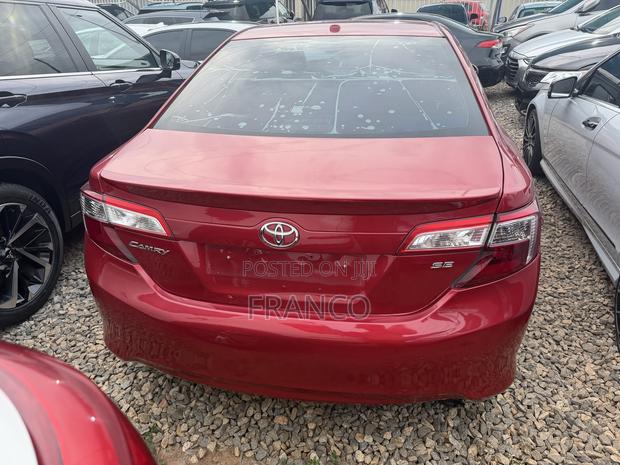 Toyota Camry SE Sport 4dr Sedan w/Prod. End 11/13 (2.5L 4cyl 6A) 2014