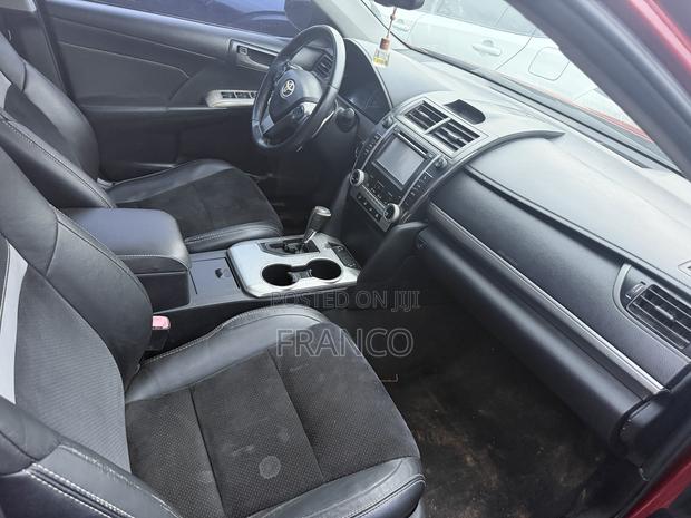 Toyota Camry SE Sport 4dr Sedan w/Prod. End 11/13 (2.5L 4cyl 6A) 2014