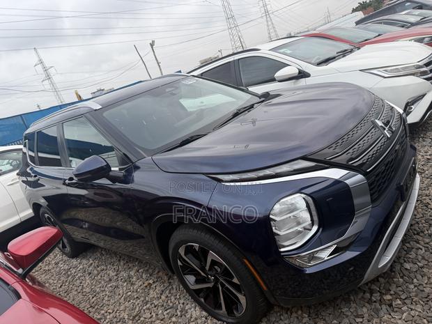 Mitsubishi Outlander SE Launch Edition 2022 Blue