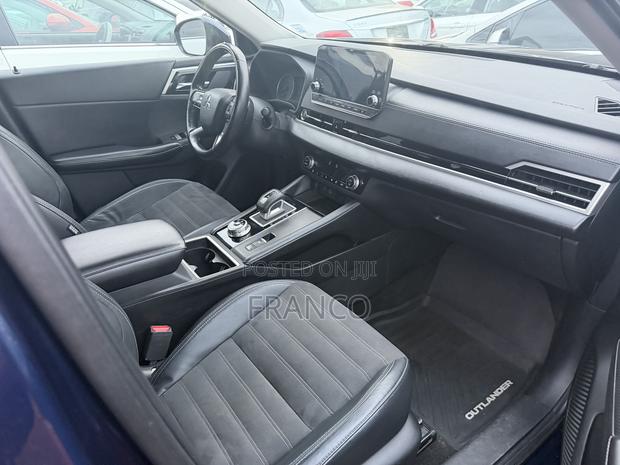 Mitsubishi Outlander SE Launch Edition 2022 Blue