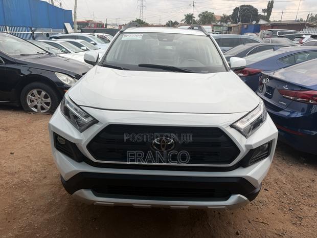 Toyota RAV4 Adventure AWD 2024 White
