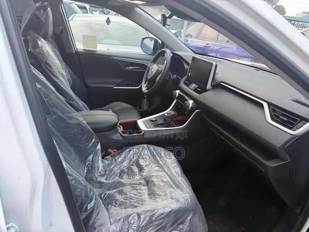 Toyota RAV4 Adventure AWD 2024 White