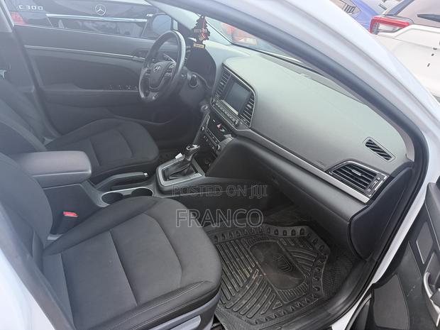 Hyundai Elantra SEL 2018 White