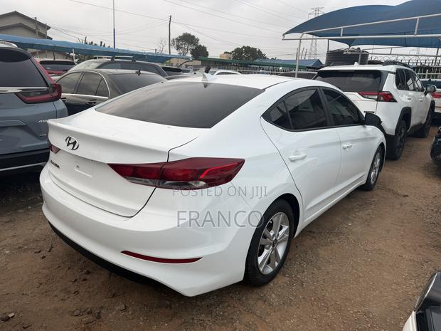 Hyundai Elantra SEL 2018 White