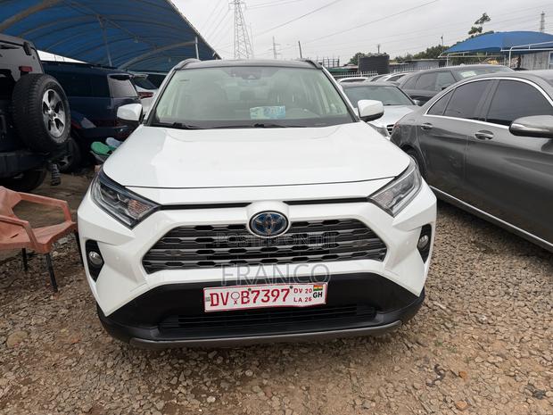 Toyota RAV4 XLE 2022 White