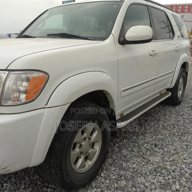 Toyota Sequoia 2004 White