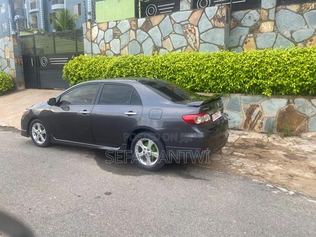 Toyota Corolla 2012 Gray