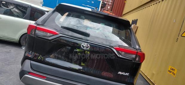 Toyota RAV4 LE 2022 Black