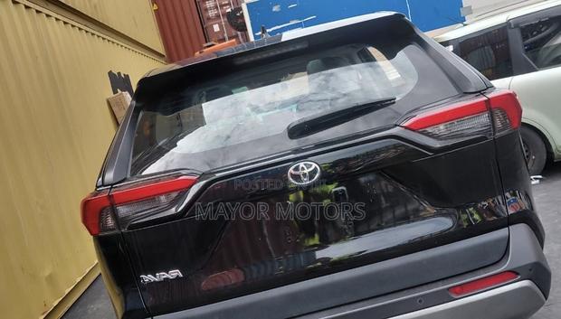 Toyota RAV4 LE 2022 Black