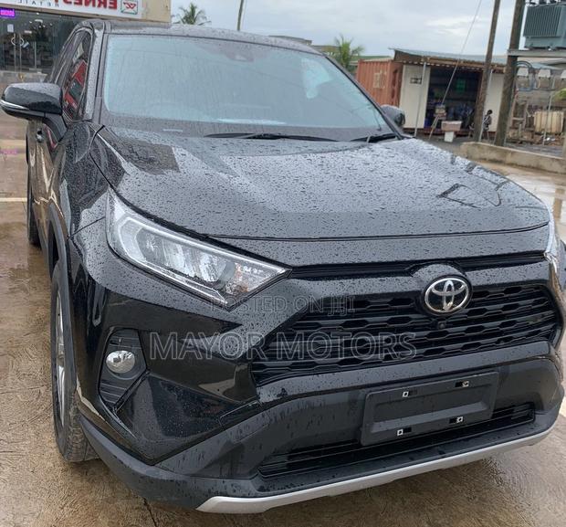 Toyota RAV4 LE 2022 Black