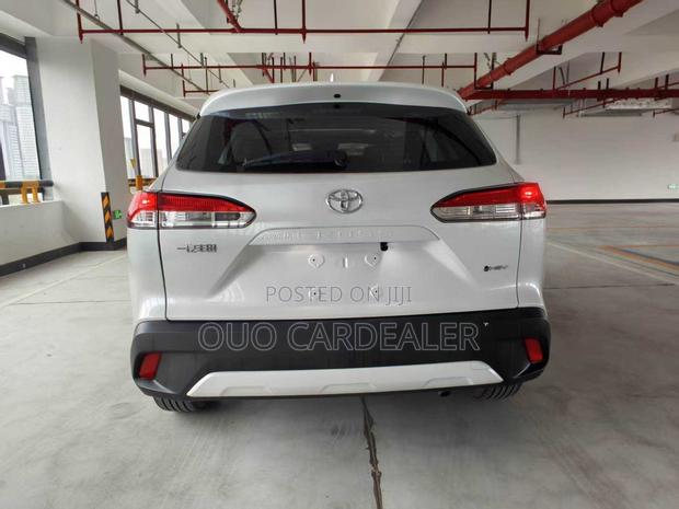 Toyota Corolla Cross Hybrid 2024 White