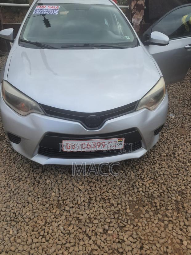 Toyota Corolla LE 4dr Sedan (1.8L 4cyl CVT) 2014 Silver