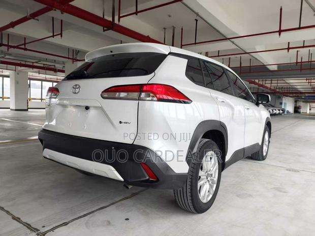 Toyota Corolla Cross Hybrid 2024 White
