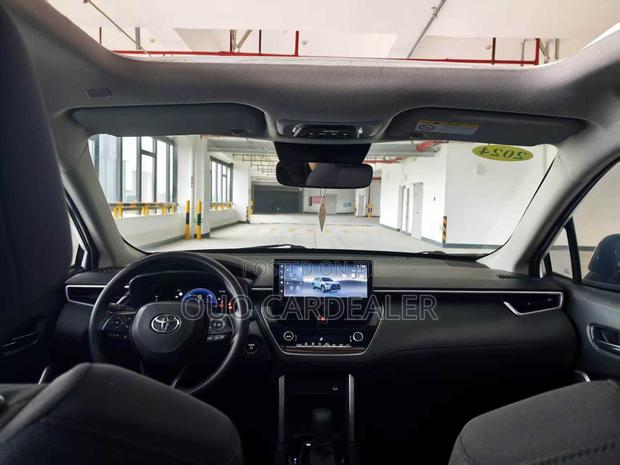 Toyota Corolla Cross Hybrid 2024 White