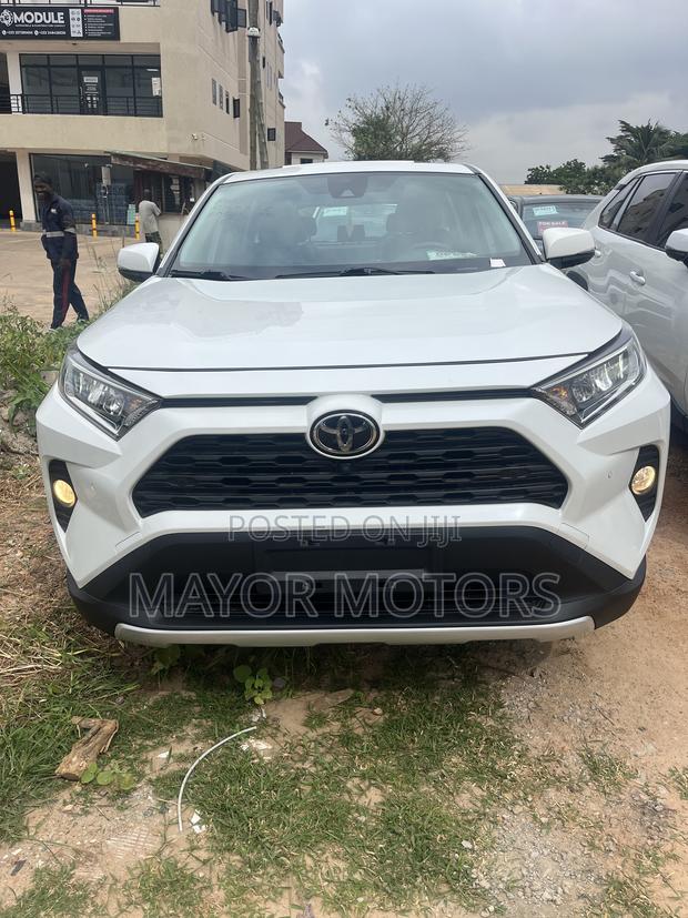 Toyota RAV4 LE FWD 2023 White