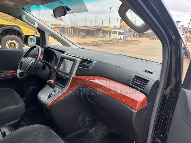 Toyota Vellfire Z 2.4 FWD 7-Seater 2010 Black